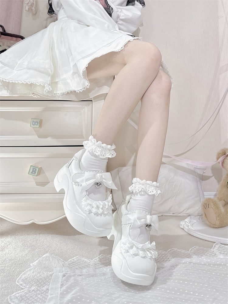 Weiße Jirai Kei Klett-Plattformen Spitzenbesatz Bowknot Verschlüsse Riemen