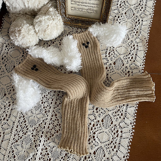 Conception de jambes Chiot en peluche à grandes oreilles brun, blanc et chauffe-corps