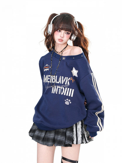 ネイビーブルーのアシンメトリーネックラインのルーズスウェットシャツ