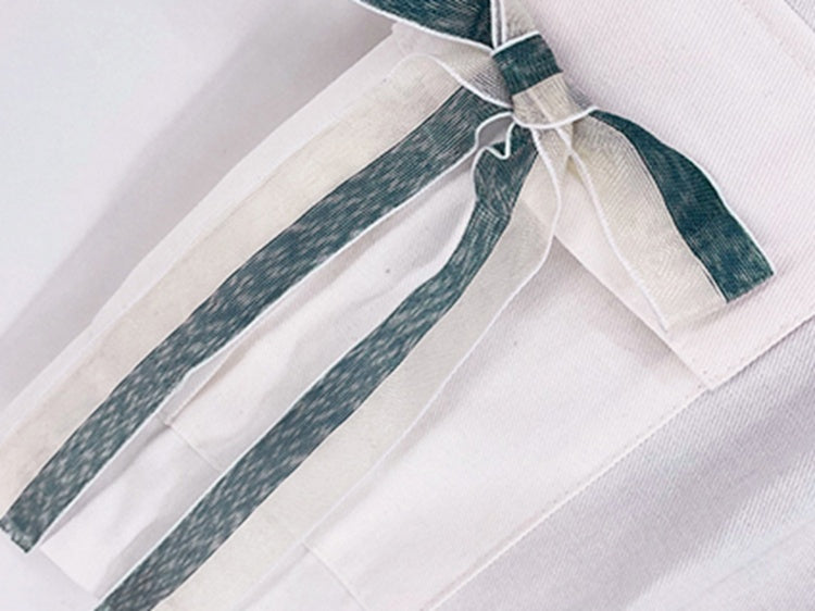 ホワイトシャークプリントの蝶結びディテールオーバーオールショーツ