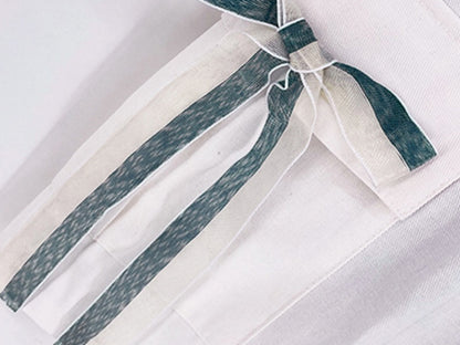 ホワイトシャークプリントの蝶結びディテールオーバーオールショーツ