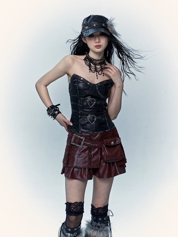 Weinroter Rock mit Schnallengürtel