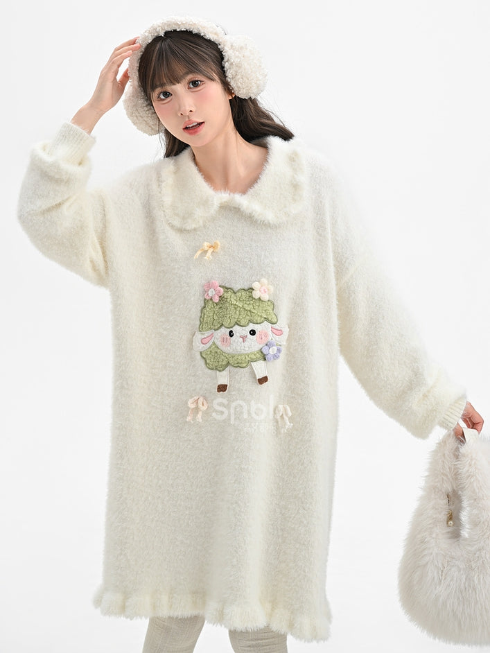 Süßes weißes Strickkleid mit Peter-Pan-Kragen und Lamm-Applikation