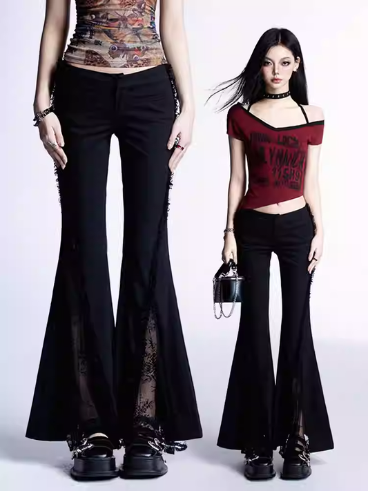 Spitzenpatches, Bündchen, Saum, glamouröse Taille, rohe schwarze, tief ausgestellte Hose