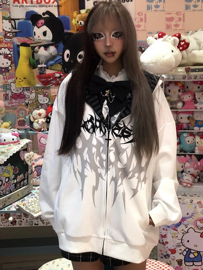 Weißer Kapuzenpullover mit Reißverschluss und Emo-Punk-Grafik