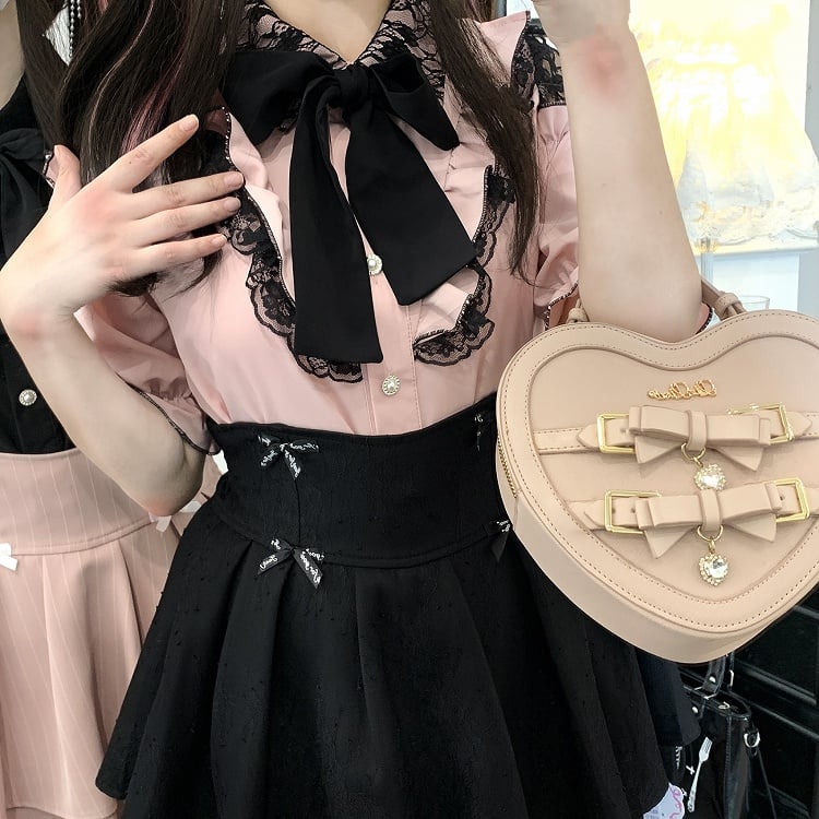 カットアウトショルダーレーストリムブラウスタイ（リボン付き） ジライケイ ブラック/レッド/ピンク/ホワイト