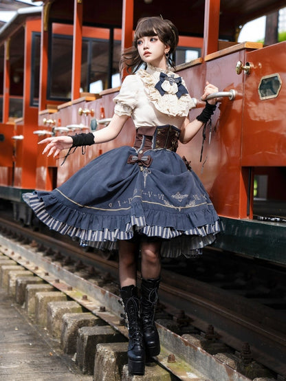 Aprikosenfarbenes Hemd mit Rüschenausschnitt + brauner Korsettgürtel + blauer Rock Steampunk Lolita Set
