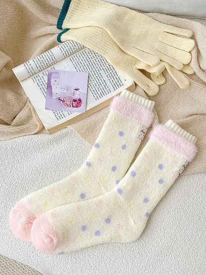 クリーミーな黄色の可愛い水玉模様のふくらはぎソックス