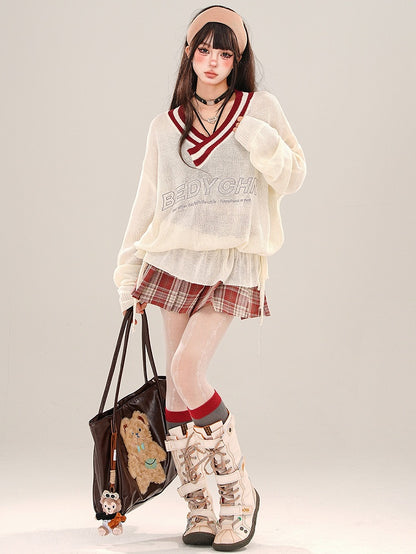 Aprikosenfarbenes, halbtransparentes, lockeres Strickoberteil mit V-Ausschnitt und gerüschter Taille