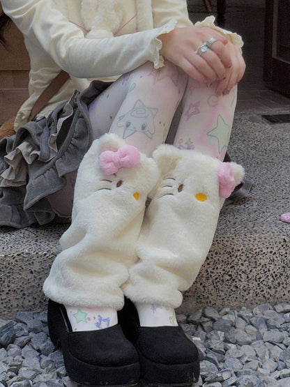 Weiße süße Kätzchen-Plüsch-Beinwärmer