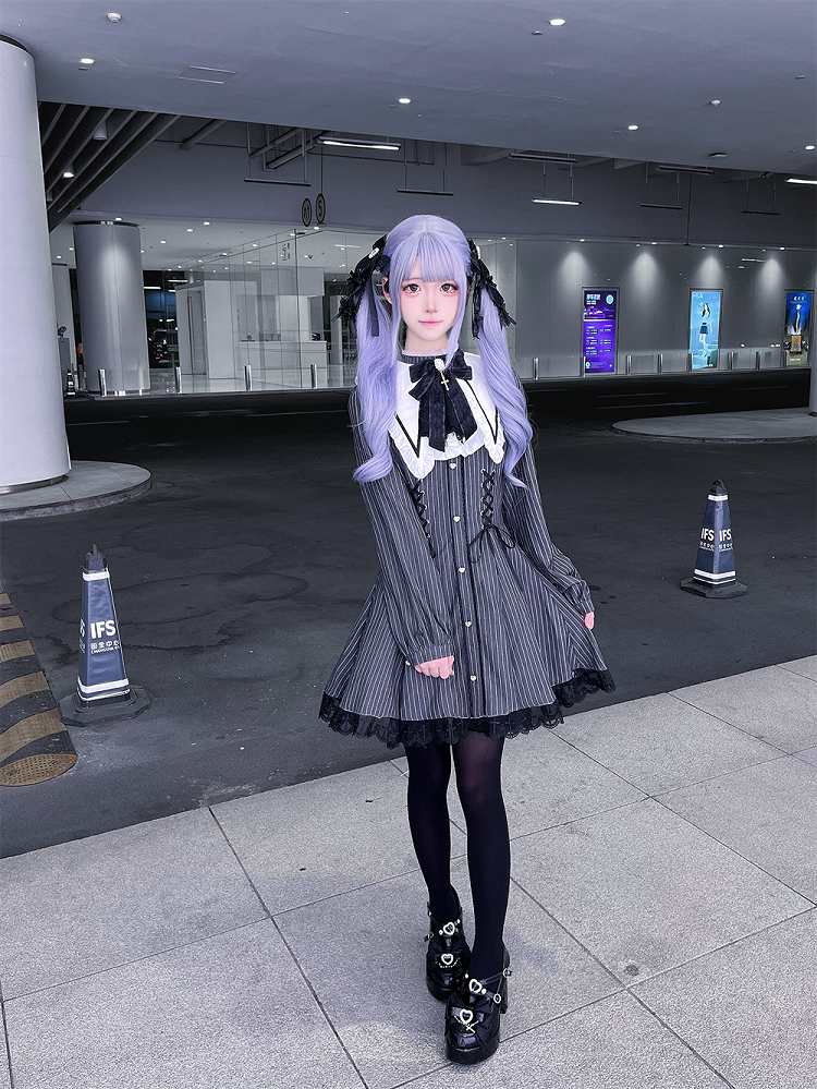 Vintage Black Striped Jirai Kei Dress with Pointed Flat Collar and Cross-Stitch Lace Trim