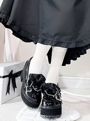 ブラックポリッシュクロス装飾ボウケイラインストーンプラットフォームバックルローファージライチェーン