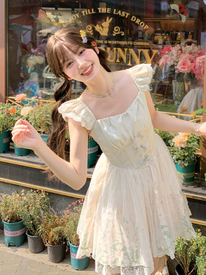 Overlay Mesh Beige Flatterärmel Basken-Taille mit Lilien-Print-Kleid