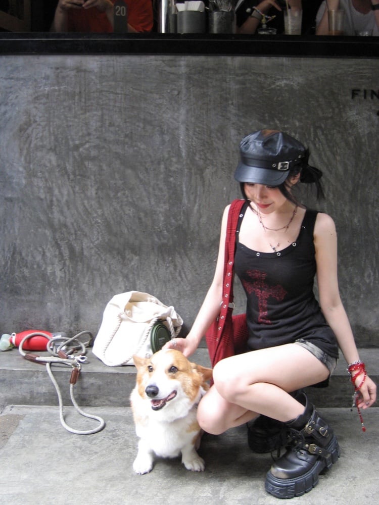 ネックラインタンクトップ ブラック スクープクロスプリント グラマラス