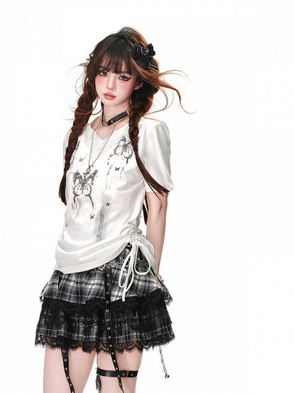 Weißes T-Shirt mit Schmetterlingsdruck und Kordelzug in der Taille und Schmetterlingsdesign am Ausschnitt