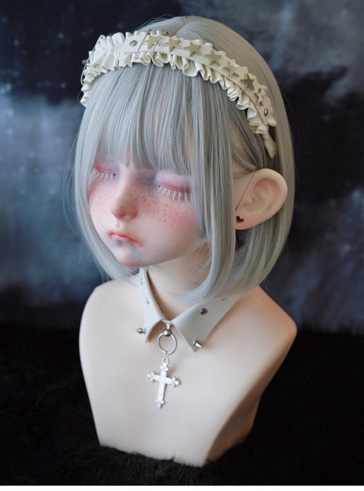 Weiße handgefertigte sternförmige Ohrstecker mit Rüschen KC