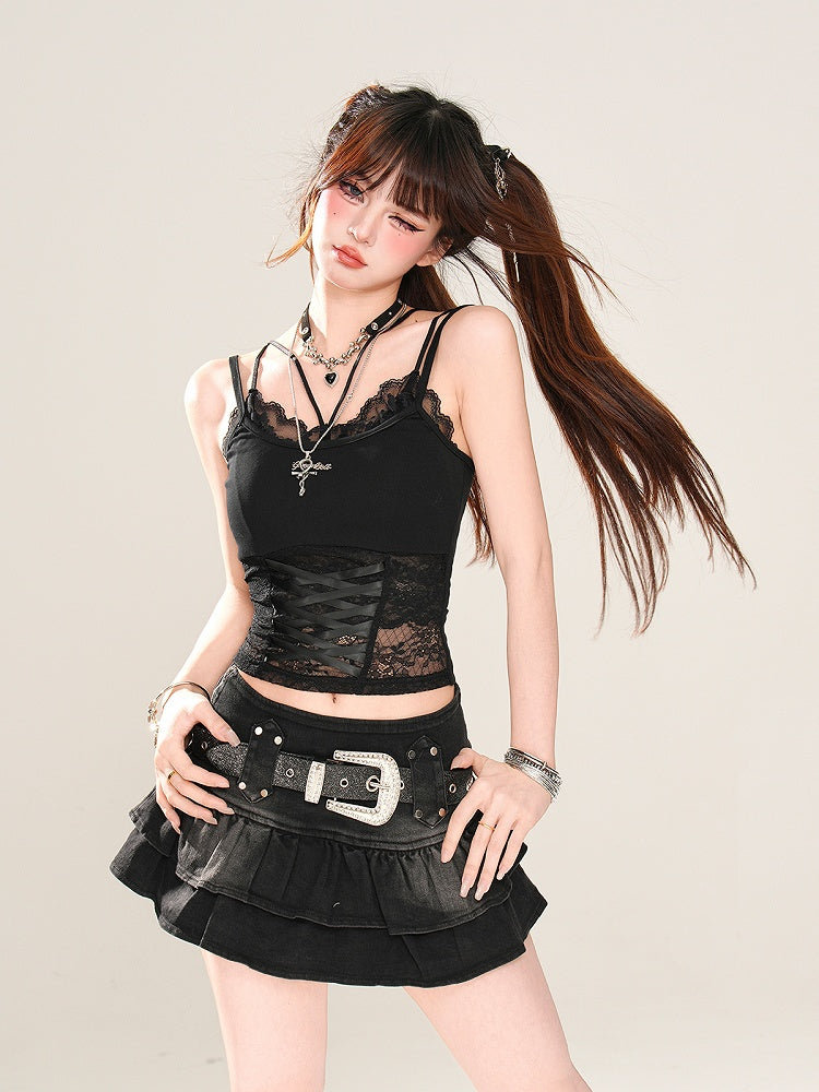 Glamouröses Criss-Cross-Top-Design, weiß/schwarzes Camisole, Spitzenpatches an der Taille