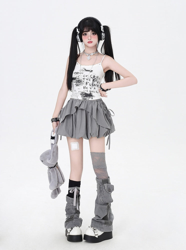 Cami-Top mit schmaler Passform und Graffiti-Print in Schwarz/Weiß