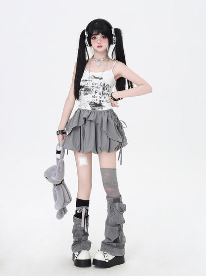 Cami-Top mit schmaler Passform und Graffiti-Print in Schwarz/Weiß