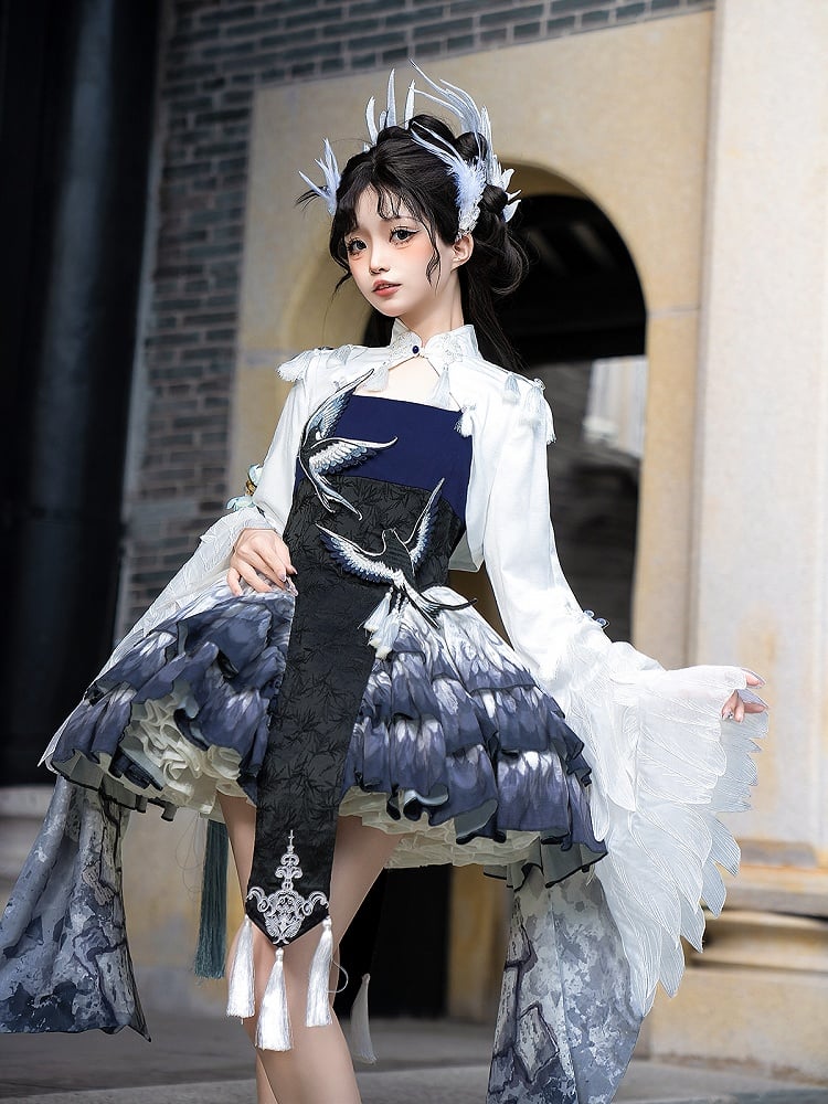 Lolita-Kleid mit Elster-Applikation, gestuftem Rock, Manschetten, weiten Ärmeln, kurzes Oberteil