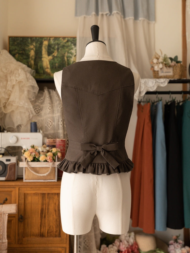 ブラウンのフリルトリム、フロントボタンプラケットウエストコート