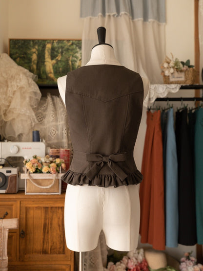 ブラウンのフリルトリム、フロントボタンプラケットウエストコート