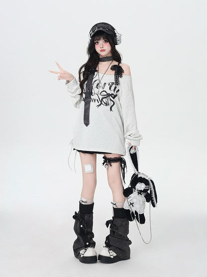 Loses, helles Sweatshirt mit asymmetrischem Ausschnitt und Buchstabendruck in Grau