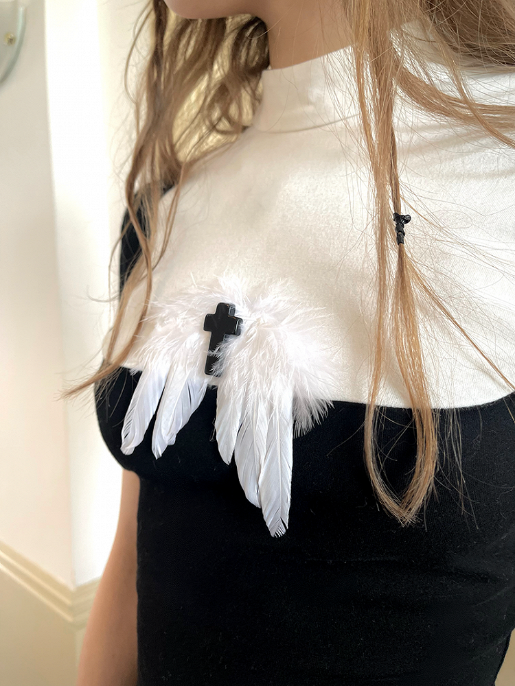 Colorblock Crop Tee with Detachable Feather Cross Brooch Black/White