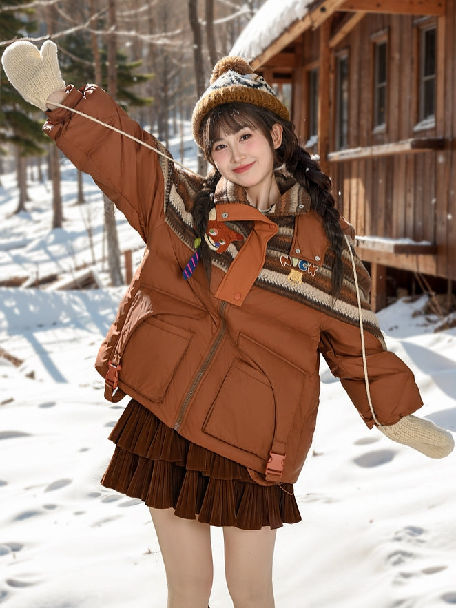 Braune Daunenjacke mit Kapuze im Patchwork-Design