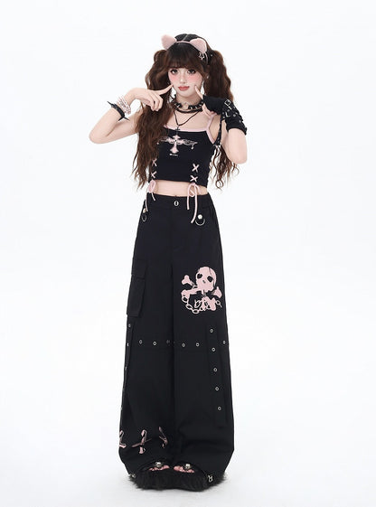 Cargohose mit weitem Bein und Skeletttaschen und Kreuzdruck in Schwarz/Grau/Pink