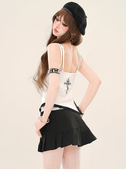 Weißes Camisole-Top mit Spitzenbesatz und asymmetrischem Schlitz am Saum