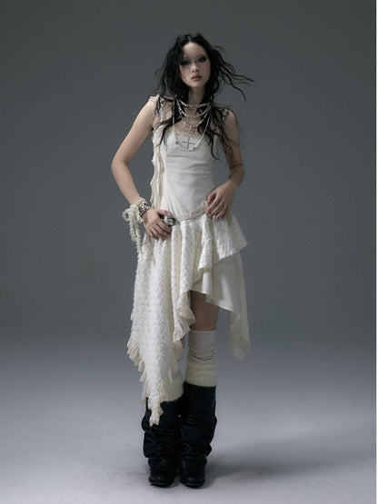 Aprikosenkleid mit Taschentuchsaum und Taillengürtel mit Schnalle