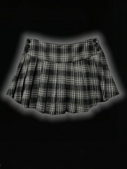 パンクグレーのクロスアップリケ付きローウエストチェック柄プリーツミニスカート（フリーウエストチェーン付き）