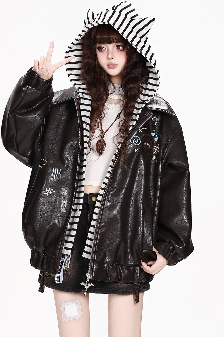 Bear-embroidered jacket with roomy sleeves