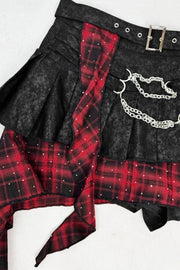 Black pleats and decorative chain at skirt front