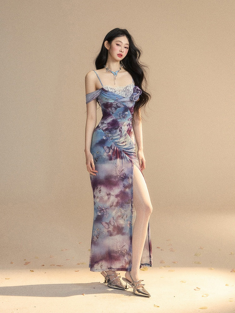 Blaues, schmal geschnittenes Camisole-Kleid mit Ölgemälde und Schmetterlingsdruck und hohem Schlitz