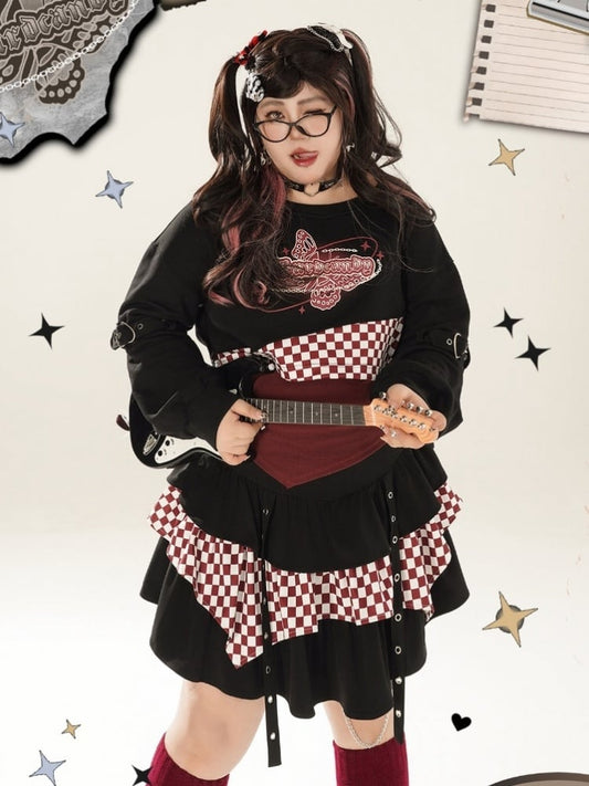 プラスサイズのチェック柄ブラック＆レッドのクロップド丈スウェットシャツとレッドのホルターネックトップス