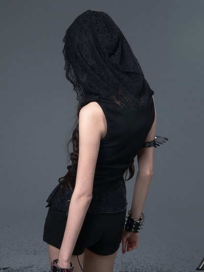 Schwarzes Tanktop mit Spitzennieten, metallischem asymmetrischem Saum und Kapuze