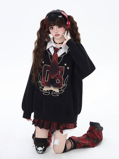 Schwarzes, adrettes, zweiteiliges, lockeres Sweatshirt mit rot karierter Krawatte