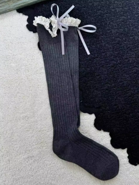 レーストリムの蝶結びカーフソックス