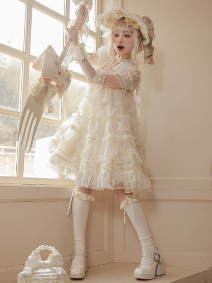 Weißes, cremefarbenes Lolita-Kleid mit bestickter Schleife und großen, kurzen Puffärmeln