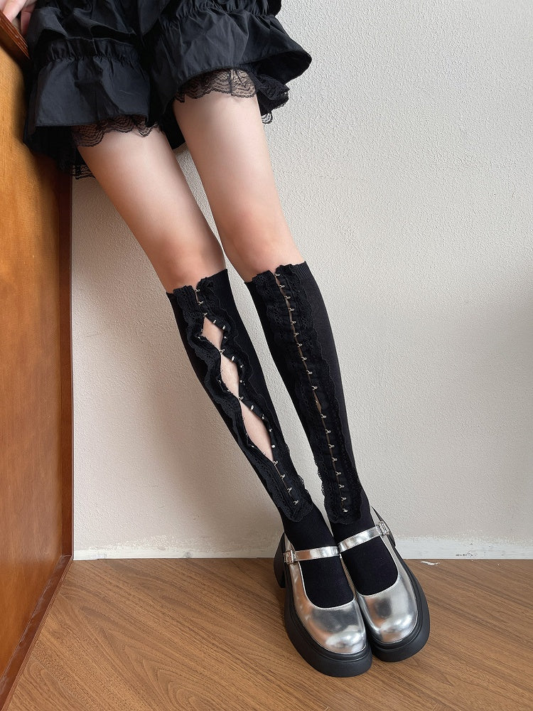 Strümpfe mit Rüschenbesatz, weiß/schwarz, unter dem Knie