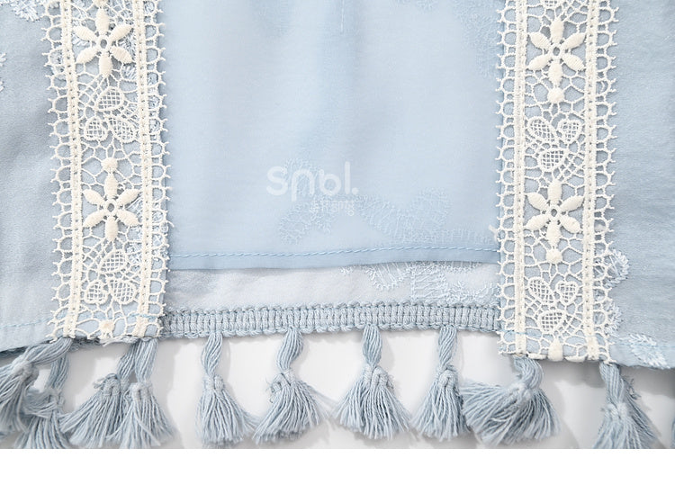 Top mit Quasten und Schmetterlingsdesign, blauer Saum, lange Stickerei, florale Ärmel