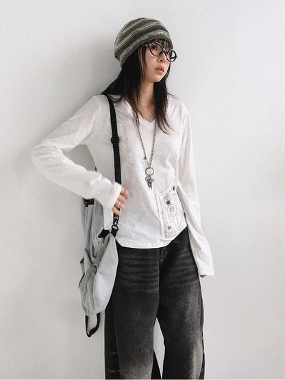 Vintage Y2K White Letter Print V-Neck Long Sleeve Top with Iron Gate Patch - innomoood