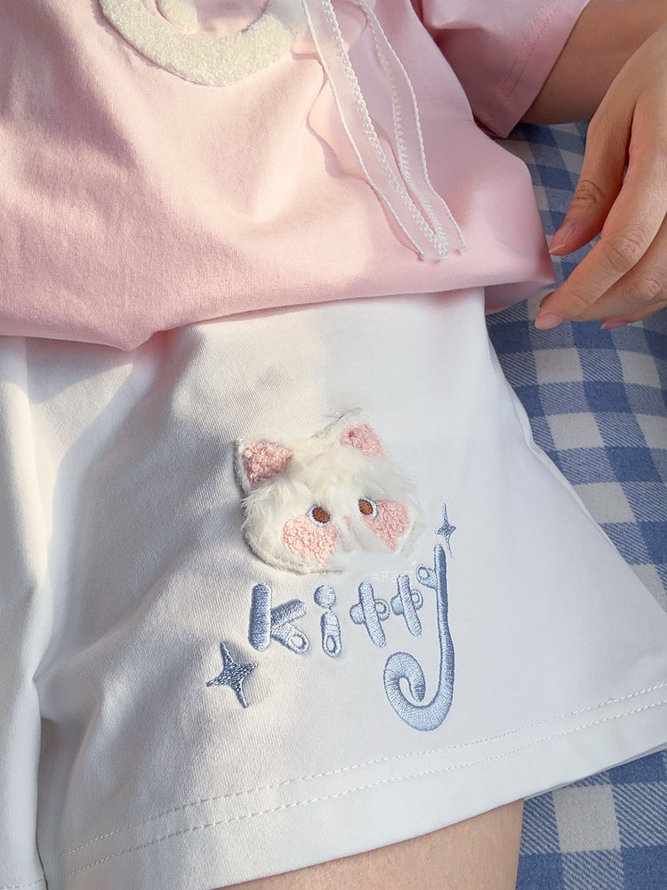 Weiße Freizeitshorts mit elastischer Taille und Kätzchen-Applikation