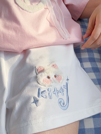 Weiße Freizeitshorts mit elastischer Taille und Kätzchen-Applikation