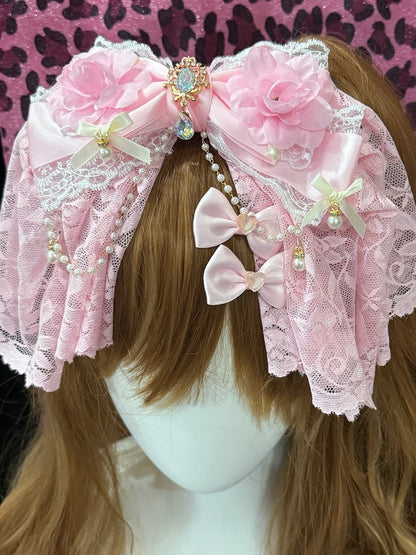 Haarspange mit Blumenanhänger und Strasssteinen in Rosa