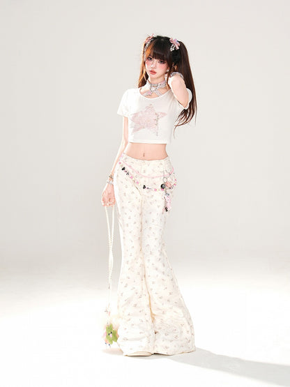 Aprikosenfarbene, schmal geschnittene Schlaghose mit niedriger Taille und Blumenmuster