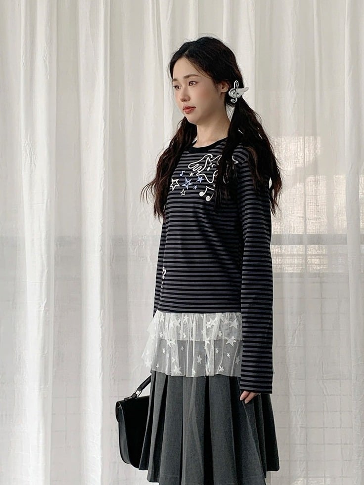 Two Tone Striped Crew Neck Lace Trim Star Top - Solkatt