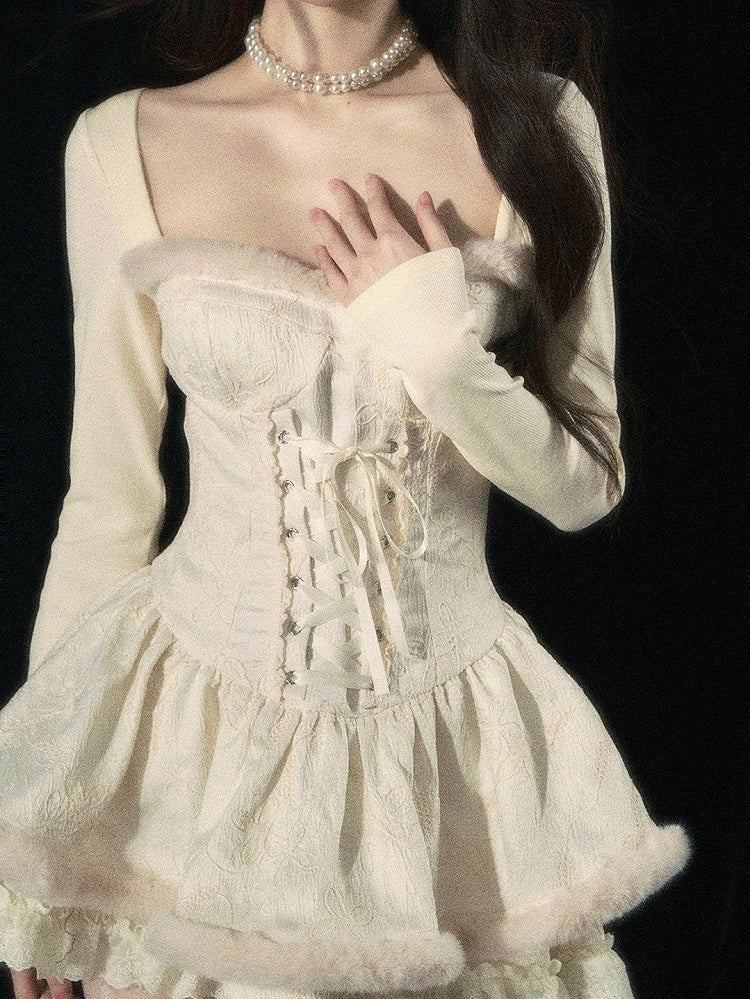 Aprikosenfarbenes Kleid mit Schnürung, Stufenrock und langen Ärmeln